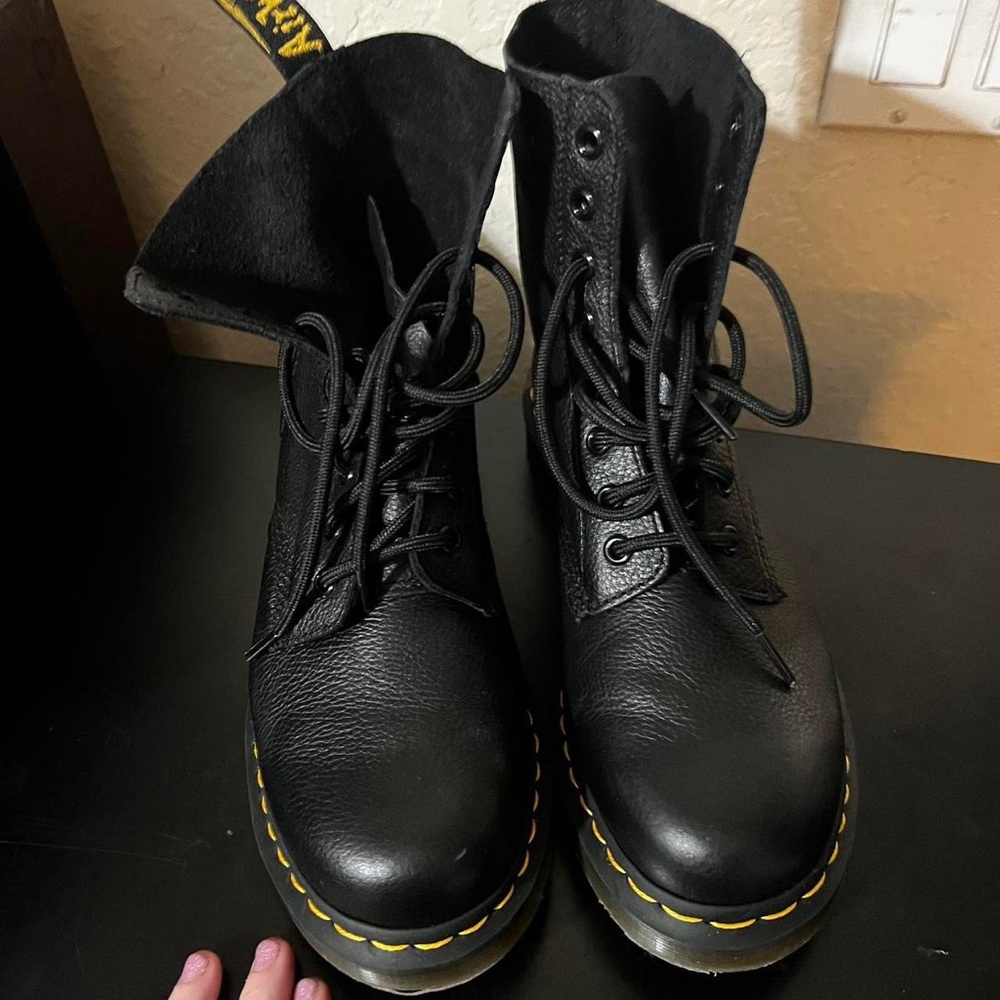 1460 WOMEN'S PASCAL
VIRGINIA LEATHER BOOTS size 8